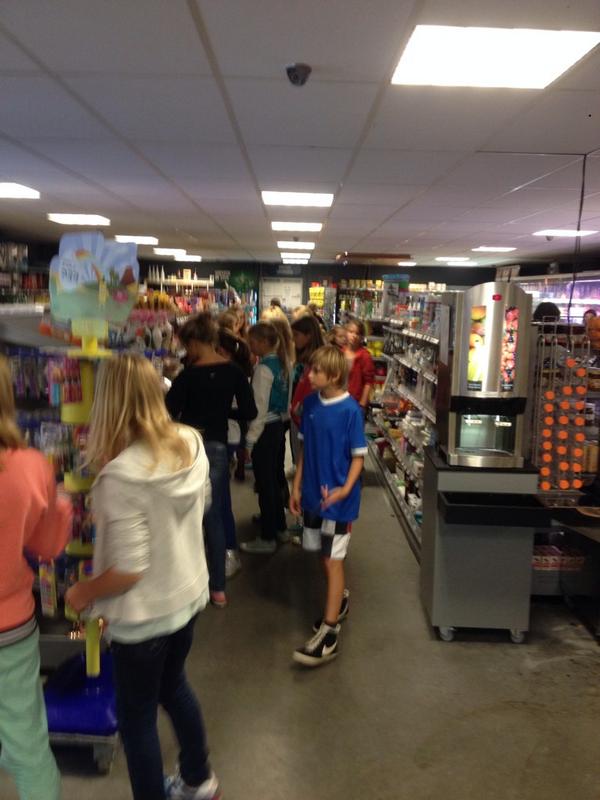 LJwesterlaan's tweet photo. Zernike college is weer op camping it Wiid. Super organisatie en leuke kinderen!! http://t.co/7it5YpdoQ2