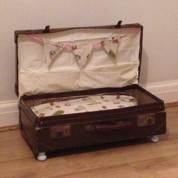 defunct2funk's tweet image. #Upcycled cat or small dog bed. Complete with pocketed lid for your pet&apos;s favourite toys. 
#sheffieldissuper #iloves