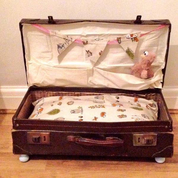 defunct2funk's tweet image. #Upcycled cat or small dog bed. Complete with pocketed lid for your pet&apos;s favourite toys. 
#sheffieldissuper #iloves