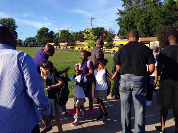 gregcoleman8's tweet photo. Vikings VP Kevin Warren@gregcoleman8 join fathers/men welcome students of #LucycraftLaney on 1st day school n NMpls http://t.co/kdjtrRrpXY
