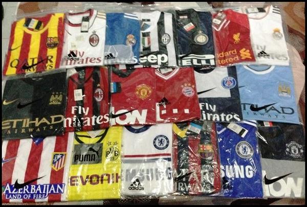 QUIZ!!!!! Hadiah 2 jersey (bebas milih). Syarat? Follow → <a href="/boladoang/">IG @boladoang</a>, RT twit ini SAJA &amp; jwb ptanyaan. #QuizMCLiv