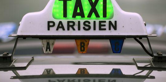 framel's tweet photo. Coucou le @le_Parisien va falloir penser à assigner les Taxis aussi ;-) cc @zeparisienne @pcouzon #Jesuisparisienne http://t.co/lyrOtRRk5I