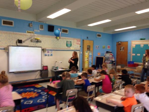 MariaDSells's tweet photo. Sunnyside 1st grade working on sentences. #NCLearning http://t.co/2Sko8Q2t9Y