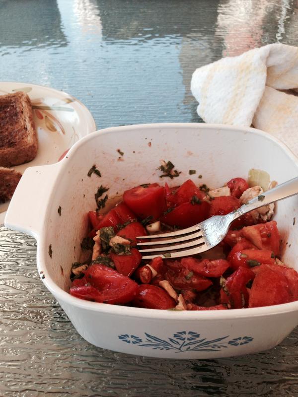 DeltaProduce's tweet image. Enjoyed a Lasalle grown garden salad while listening to Lasalle grown @TonyMarinaro #tomatoesmaturingquickerthantony