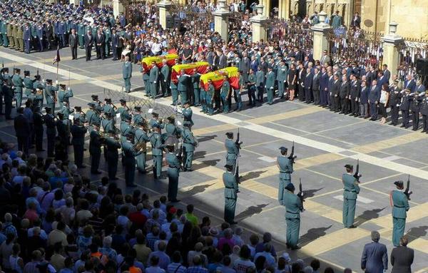 No hay muerte mas honorable que la de quienes dan la vida por los demás. Descansen en paz. #orgullo
