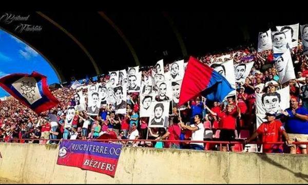 Rugbiterre's tweet photo. "Vous ne jouerez jamais seuls"
#Rugbiterre #ASBHSUA #Tifo #ProD2 #SemDeBesiers http://t.co/mFynuSgEg9
