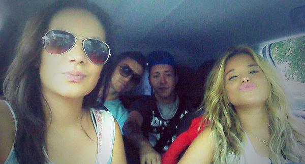 caroltejido's tweet photo. @BorjaMegane @fahyk3 @lauritaruiz19  buona notte mis niños ❤️😘 http://t.co/mQJbtdBVHw