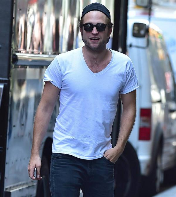 DebbieDuroy's tweet photo. Inappropriate activity in white V-Neck Tee while out in NYC 😵😵 http://t.co/JK695364Yq