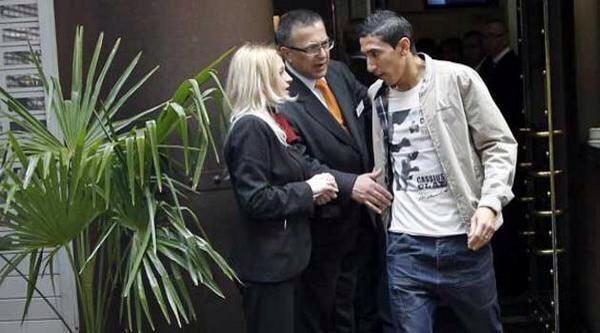 Footballtweet's tweet photo. Ángel Di María has arrived in Manchester. #MUFC http://t.co/sL8pLuKD3c