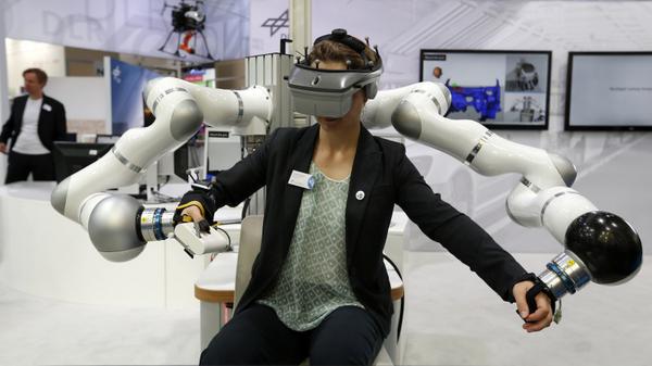 Estingazel's tweet image. Human workers will take orders from robots?qz.com/255093 via @qz #RobotBoss