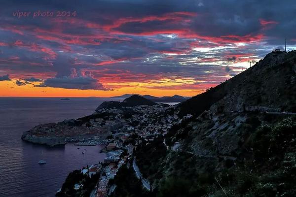 GuideDubrovnik's tweet photo. Fab #Dubrovnik #sky http://t.co/5kvxVdLTs2