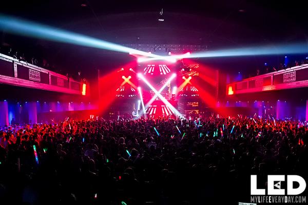 MetroWizeSF's tweet photo. THIS FRIDAY: @LEDFingerLickin invades San Jose w/ @SandervanDoorn &amp; more. Limited tix > http://t.co/jFjXd5shtD http://t.co/lE6UqOCkYN