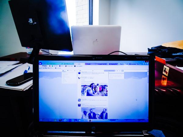 VETR_1's tweet image. just another #monday
 #workflow #pcvsmac #display #officeview #twitterfeed