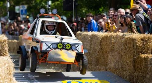 Squatchinit's tweet image. Couldn't resist—monopod in action! We came soooooooooo close!!  #RedbullSoapbox #Seattle