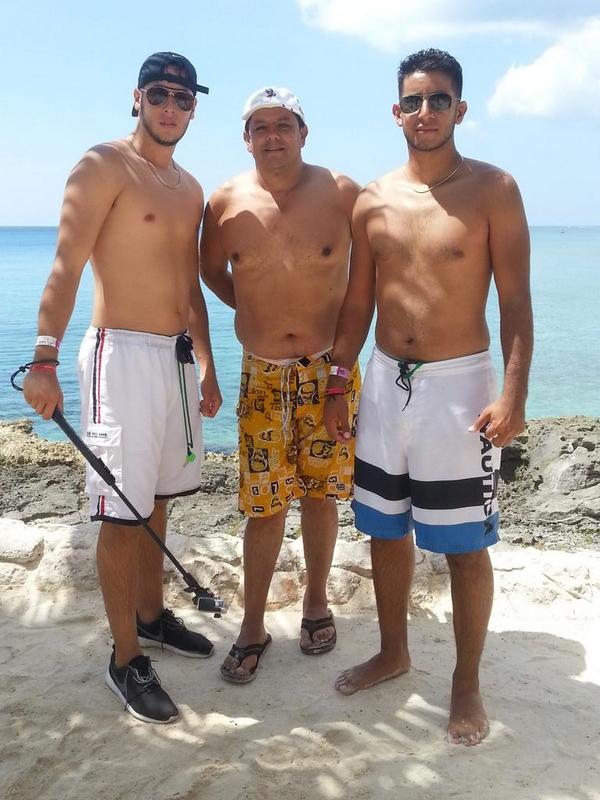 Manel13's tweet photo. La Familia #BloodEdition #Cancun2014 http://t.co/5lgrAV1p0K