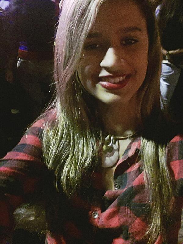 LesbAndWhatsApp's tweet photo. Comprei essa camisa por causa da @vanmesquita 😹🙈 http://t.co/vu0IeA4MSb