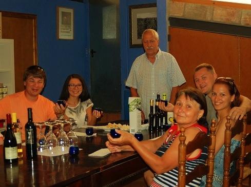 CellerDevinssi's tweet photo. Avui hem fet un tast d' #olidoliva #Cavaloca al nostre celler al #Priorat! #oleoturisme #enoturisme #Devinssi http://t.co/PjhVqASrjX
