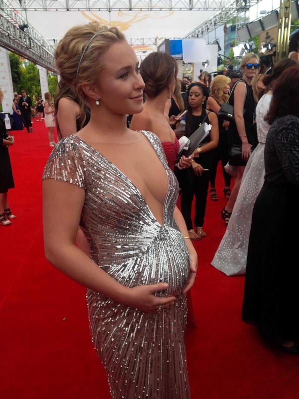 People on Twitter: "Cleavage + bump = Hayden Panettiere on the #Emmys carpet http://t.co/VBh4eZBtqr" / Twitter