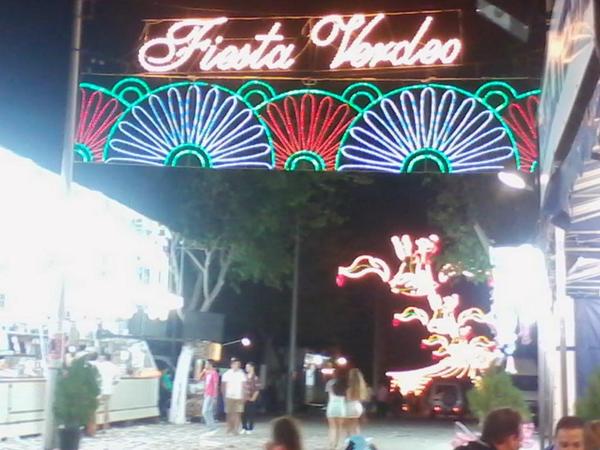 #Arahaldeferia  <a href="/ArreandoCaseta/">Arreando caseta</a> <a href="/YERBABUENArahal/">Caseta YERBABUENA</a> <a href="/IUArahal/">IU Arahal</a> <a href="/yoeroyoero/">yoeroyoero</a> <a href="/NoSobra/">Aquí no sobra nadie</a> <a href="/mamges1917/">Miguel Ángel Márquez</a> feriantes falta poco