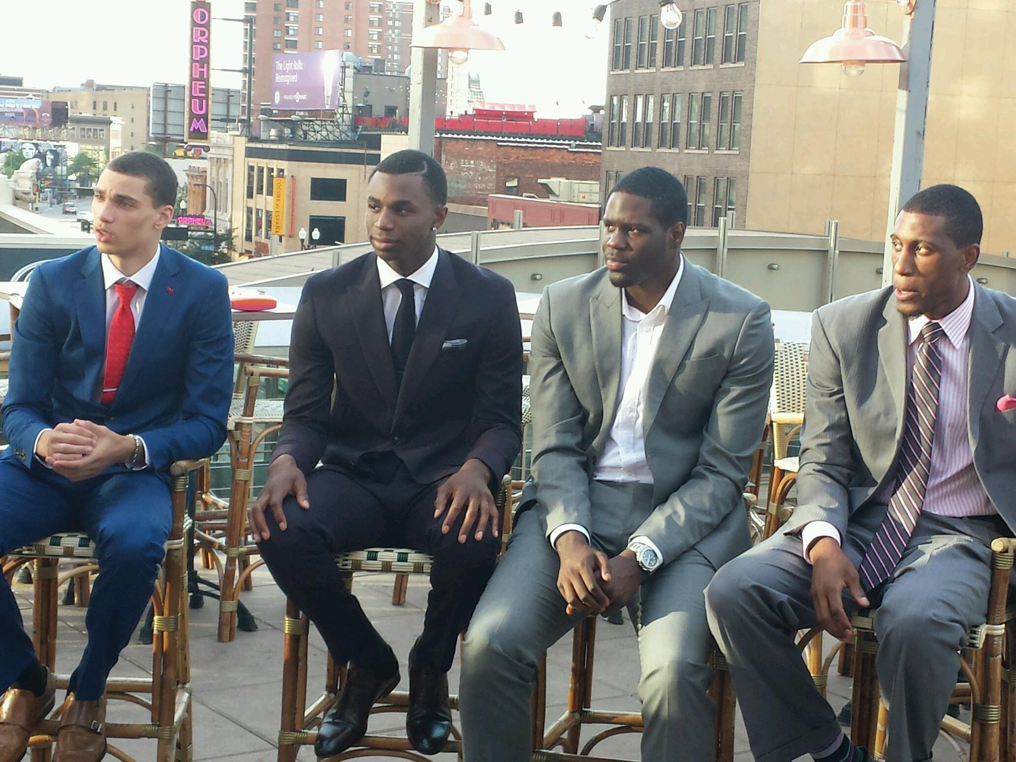 Bv7CO9rIEAAFw5x.jpg:large