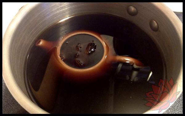 CrimsonLotusTea's tweet photo. Training up a new clay teapot. #teapotweek http://t.co/SsIty3gNWX