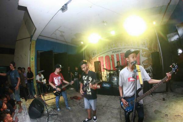 heädbenk tweet media