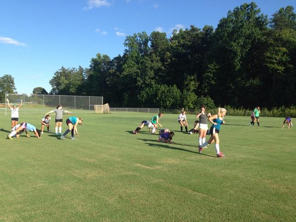EFFieldHockey's tweet photo. #RockTreeBridge at practice today! #eastfieldhockey #StrongerTogether http://t.co/m8lSOoFtj6