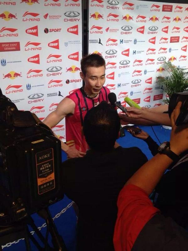 UnifiSports's tweet photo. Permulaan yang baik buat Dato @lee_c_wei! menang keatas Lee Dong Keun 21-12, 21-11 #BWF #Badminton #Denmark2014 http://t.co/N4SLhqiReP