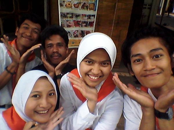 Della Damayanti tweet media