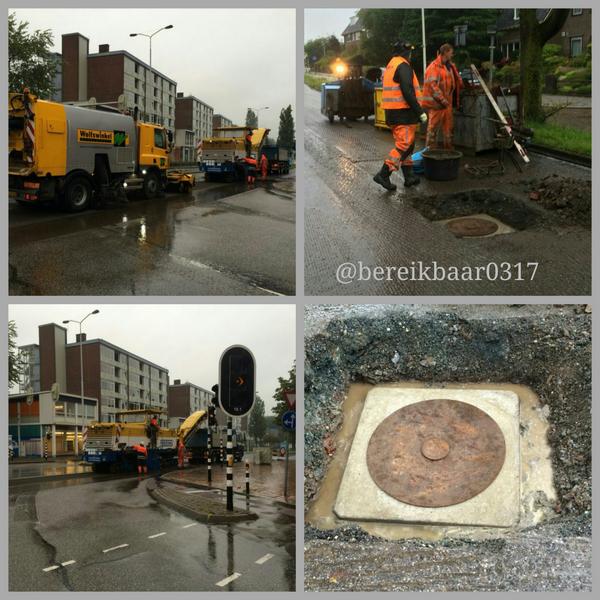 Bereikbaar0317's tweet photo. Ook in de regen gaan de werkzaamheden voorspoedig. Vandaag oa. het aanbrengen trottoirbanden, putten, tegels etc http://t.co/7lp6KdTWOX