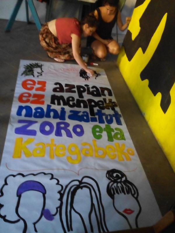 Ez azpian ez menpeko nahi zaitut zoro eta kategabeko!! #laudiokojaiak #emaionfeminismoari <a href="/aiaraldea/">Aiaraldea.eus</a> <a href="/LaudiokoJaiakK/">Jaiak Koordinakundea</a>