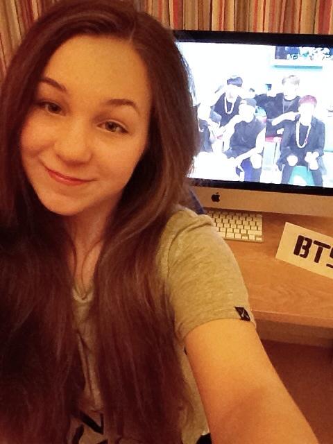 lornidon's tweet image. @arirang_ASC #BTSASC #SelcaASC 

It's currently 5AM in the UK, staying up to watch BTS :D
