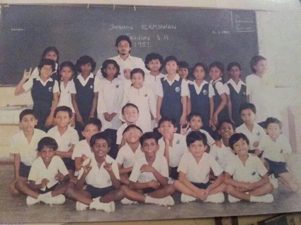 Tb time yrs1987, memories strd 3 class mate & our late teacher, a great & lovely person
#thanksyou
#missyouteacher