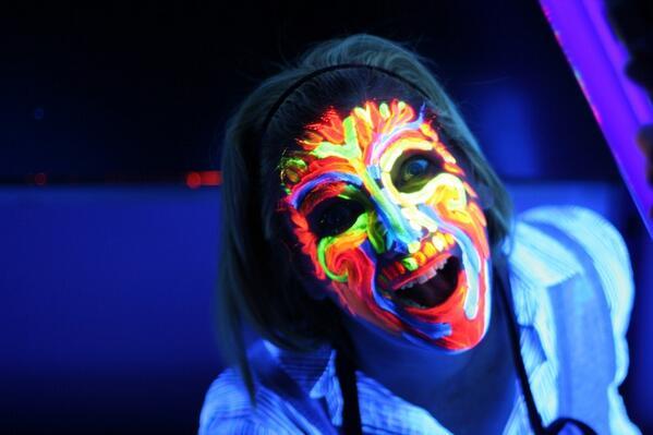 株式会社so Ken エレクトリックランで使える光る蛍光ボディペイント塗料はこちら Http T Co Tbpbwsebnn エレクトリックラン ブラックライト 蛍光 ネオンカラー ボディペイント フェイスペイント Http T Co C3sn6q10h4