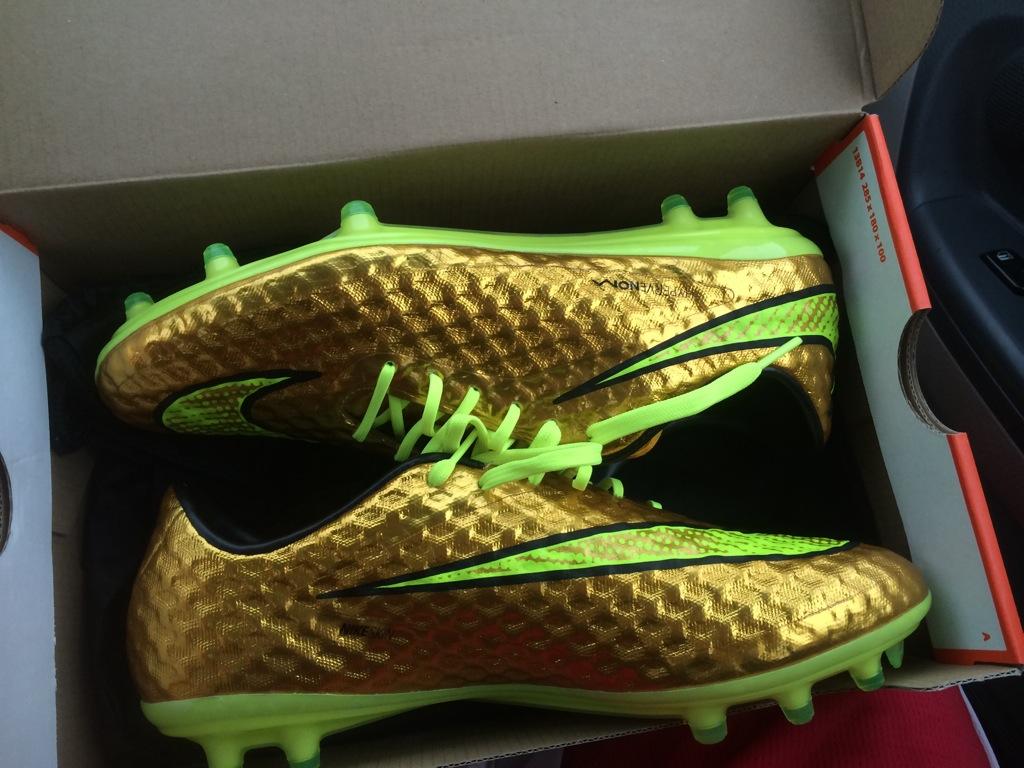 neymar gold cleats