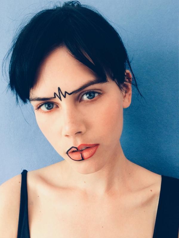 Check out this eyeliner make up: