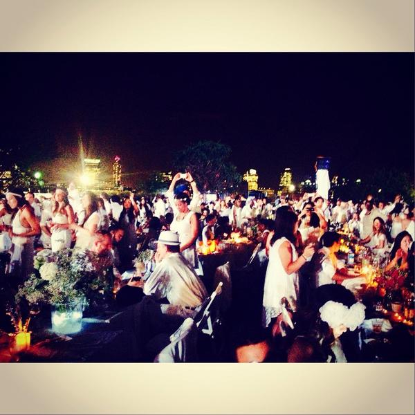 ivethadriana's tweet image. #debnyc @DinerEnBlancNYC #Amazing #whiteeverything