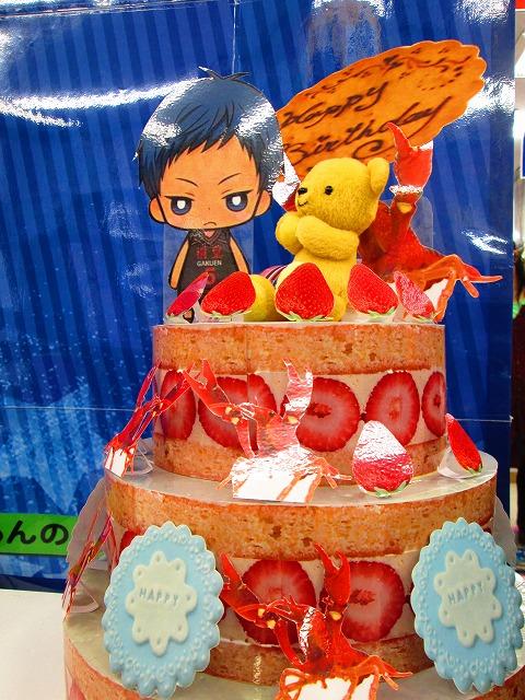 アニメイト天王寺 営業時間は11時から19時までです Twitterissa コーナー情報 お誕生日メッセージコーナー が新しくなりました 今回は黒子のバスケより8 31お誕生日の青峰君 なっ なんと バースデーケーキまで飾られてます 是非みなさん お祝いし