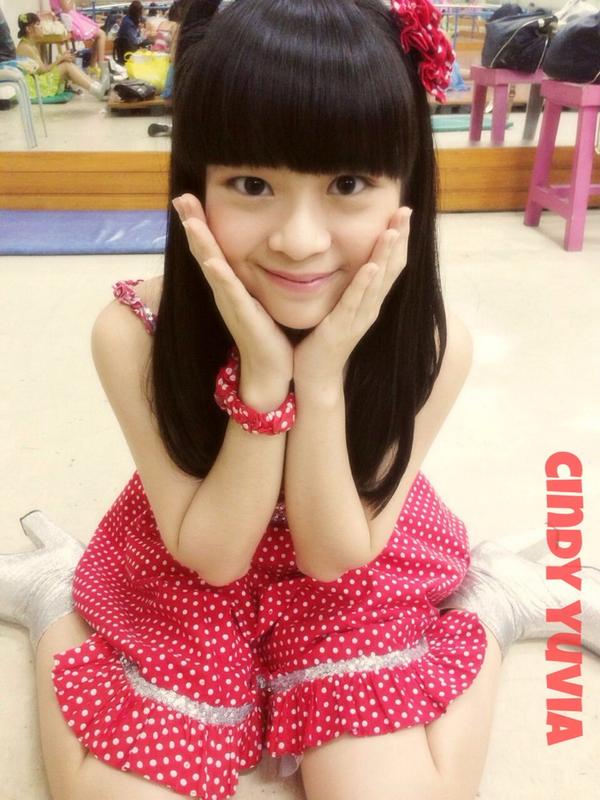 jangan lupa tersenyum >.< mungkin bukan karena kamu sedang bahagia tapi untuk membuat orang lain tersenyum :3