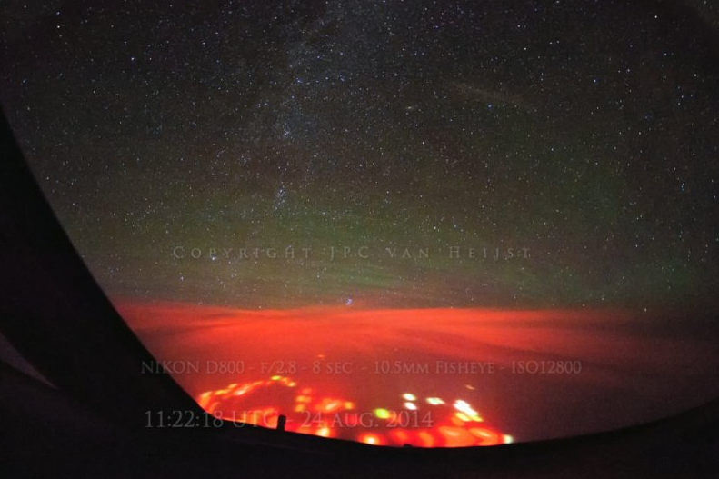 Pilotos ven un "aterrador" destello rojo en pleno vuelo sobre el océano Pacífico Bv8fILmIYAEcgTs