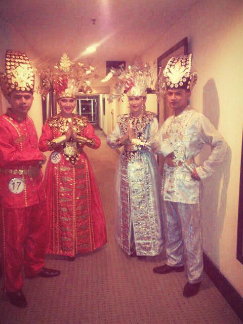 BagiBobaBOLSEL's tweet photo. Ini kedua pasang Bagi Boba Kita... Pemilihan Nyong Noni Sulut 2014 ;) http://t.co/kMOmE5gXoH