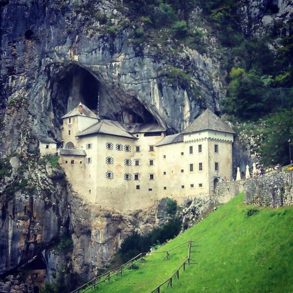 Beautiful Predjama Castle. Photo by /layonheart79/ #igslovenia #slovenia #postojna