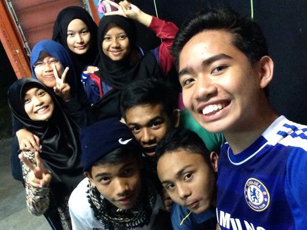 Danish4240's tweet photo. Night class...#chelsea #selfieoftheday #3adil http://t.co/rMxnVMv1Bz