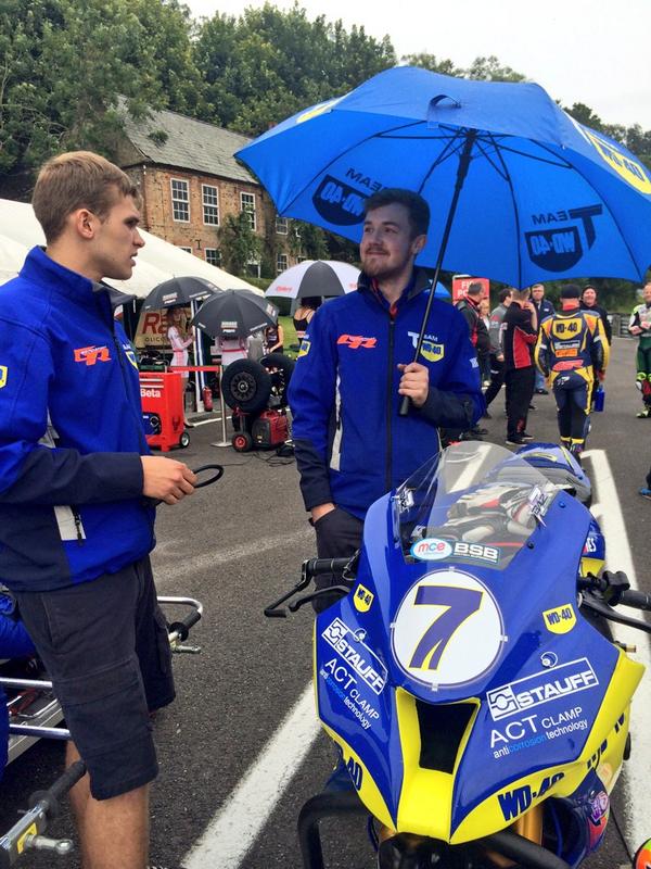 Helena_Storey's tweet photo. A few pictures from Cadwell park @GRMotoSport @Ba77a @90Dw90 @woody_thomas @clarebear69 @ForStreetRacing #wd40 #bsb http://t.co/9FkDyd7uGj