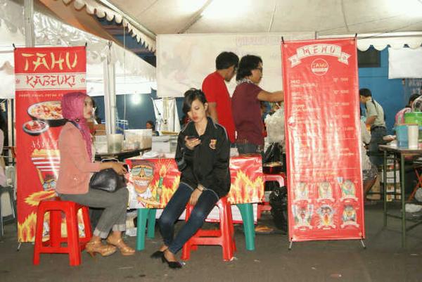 CibadakCulinary's tweet photo. RT @AgustineMerry: CCN cibadak culinary night laris manis 200 porsi Cc @Zulfazulfan http://t.co/PwfTIlsBBh