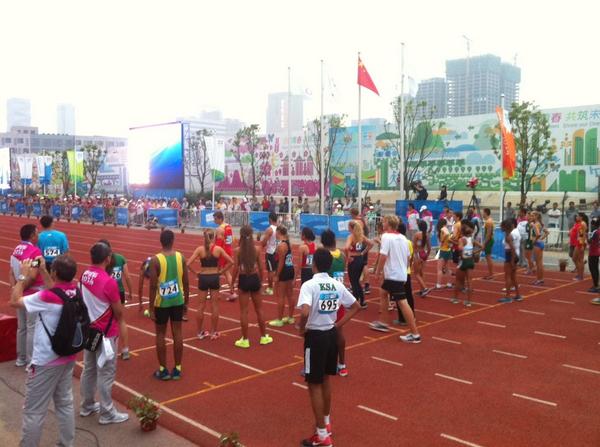nanjing2014yog's tweet photo. Less than 5 min to go before the #YOGathletics highlight: 8x100m mixed team relay final! #nanjing2014 @youtholympics http://t.co/QaCE1RXu4r