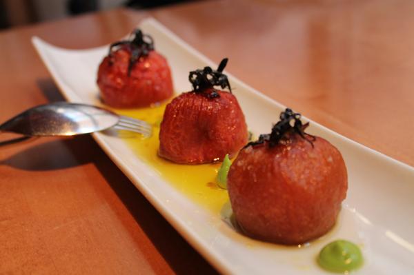 Pensando en el almuerzo? Hoy sugerimos los Tomates semisecos con aceite de oliva, vinagre al PX y zumo de perejil.