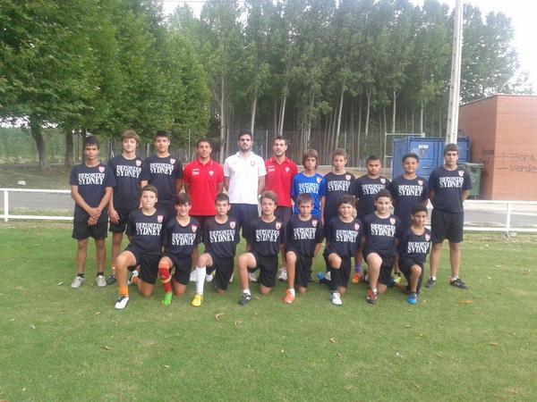 VeguellinaCF's tweet photo. Primer entrenamiento del Infantil. Nuevos retos, mucha ilusión y sobre todo con ganas de jugar al fútbol. http://t.co/fyLghvd3Pa