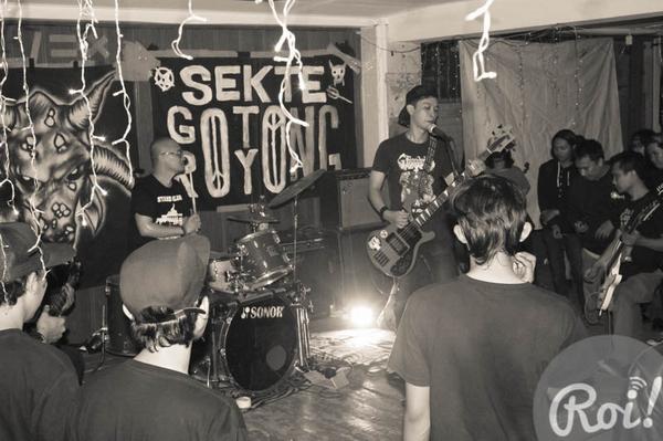 cc @rip_bones "<a href="/roiradio/">𝔯𝔬𝔦-𝔯𝔞𝔡𝔦𝔬.𝔠𝔬𝔪</a>: Berpesta Bersama di Riung Mungpulung #6 wp.me/p4qWXN-13x #EventMusik <a href="/SekteGR/">Sekte Gotong Royong</a> "