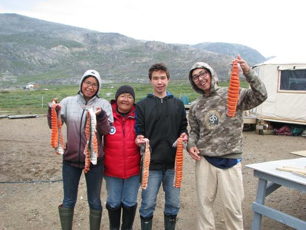 kANGIDLUASUk's tweet photo. Day 4: #21TorngatDays Proud pitsik makers with guidance from Maria Dicker @TorngatBaseCamp #KSP2014 #Inuit http://t.co/fIZvQitOWZ